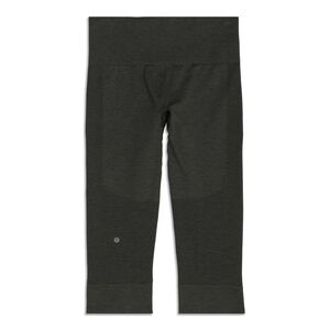 EUC Lululemon Seamlessly Street Crop Heathered Gator Green Size 8 15"